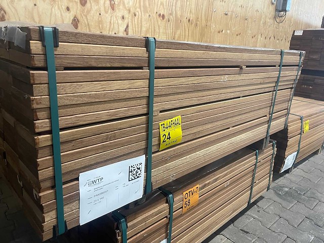 Guyana teak planken geschaafd 1550x145x25mm (126x) - afbeelding 2 van  3