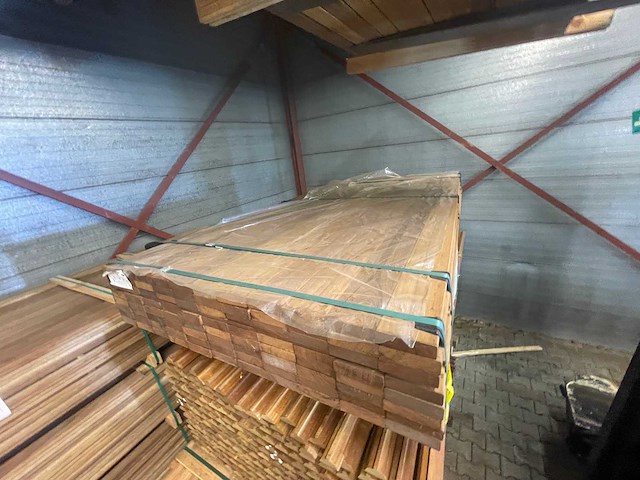 Guyana teak planken geschaafd 1850x90x25mm (88x) - afbeelding 1 van  3