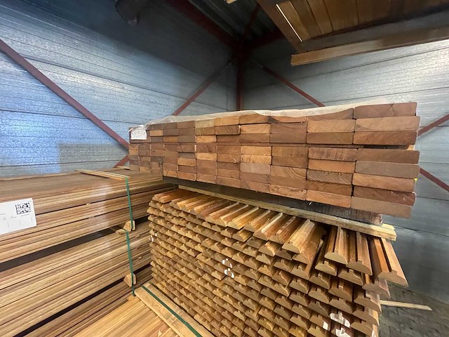 Guyana teak planken geschaafd 1850x90x25mm (88x) - afbeelding 3 van  3