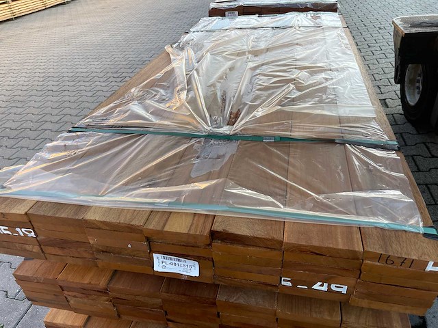 Guyana teak planken geschaafd 2150x140x25mm (42x) - afbeelding 1 van  3