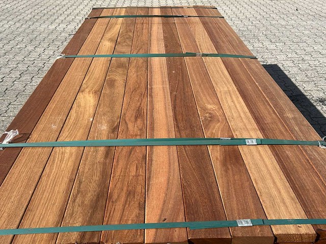 Guyana teak planken geschaafd 2150x90x25mm (131x) - afbeelding 1 van  4