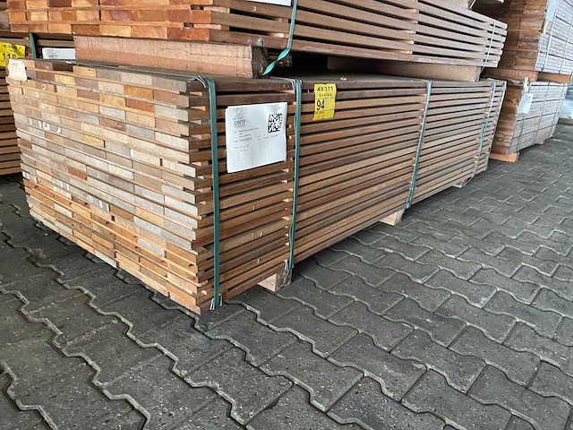 Guyana teak planken geschaafd 2450x120x21mm (151x) - afbeelding 4 van  4