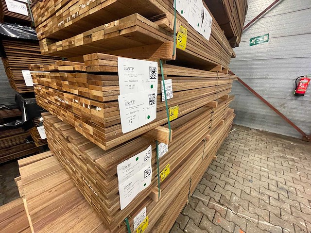 Guyana teak planken geschaafd 2500-3000x90x16mm (202x) - afbeelding 4 van  4