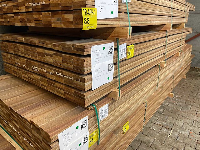 Guyana teak planken geschaafd 2500-3000x90x16mm (207x) - afbeelding 4 van  4