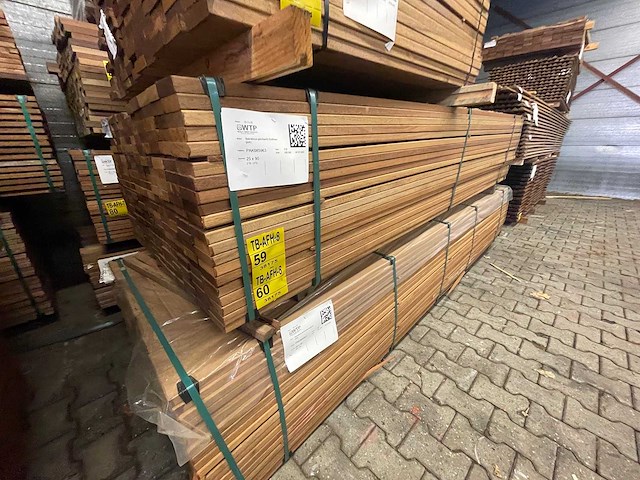 Guyana teak planken geschaafd 2750x90x25mm (109x) - afbeelding 4 van  4