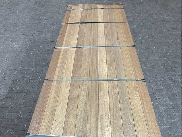 Guyana teak planken geschaafd 3050x90x21mm (74x) - afbeelding 1 van  4