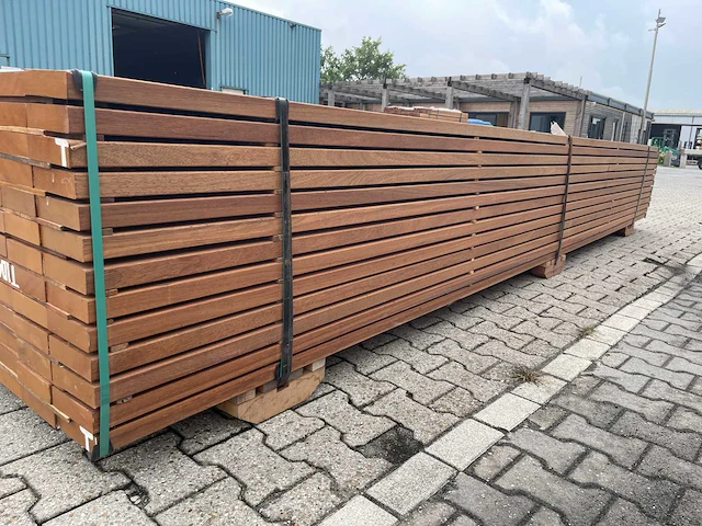 Guyana teak planken geschaafd 4900x140x38mm (21x) - afbeelding 3 van  3