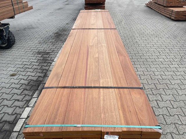 Guyana teak planken geschaafd 4900x140x38mm (21x) - afbeelding 1 van  3