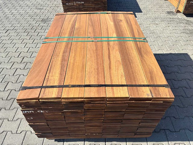 Guyana teak planken geschaafd 700-1400x145x21mm (357x) - afbeelding 1 van  3