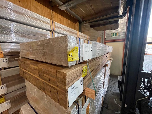 Guyana teak planken geschaafd gevingerlast 3000x90x27mm (74x) - afbeelding 2 van  3