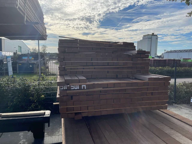 Guyana teak regels fijnbezaagd 4300-4600x50x31mm (222x) - afbeelding 3 van  3