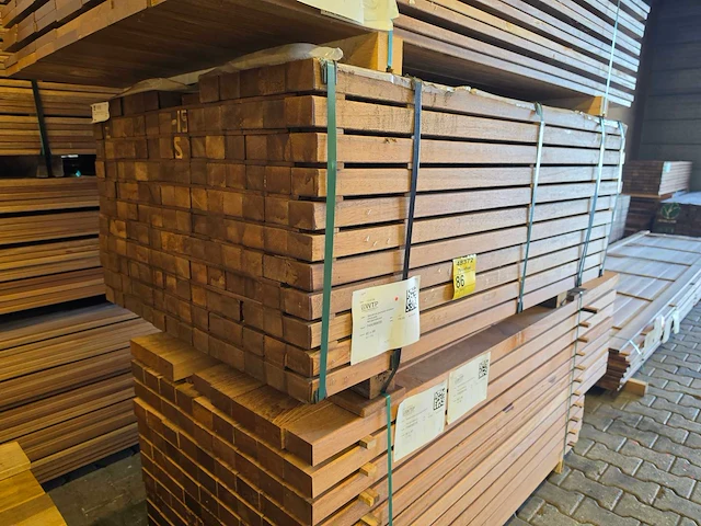 Guyana teak regels geschaafd 1550x68x45mm (151x) - afbeelding 4 van  4