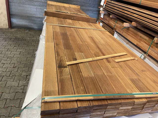 Guyana teak vlonderplanken geschaafd gevingerlast 4000x90x21mm (66x) - afbeelding 1 van  3