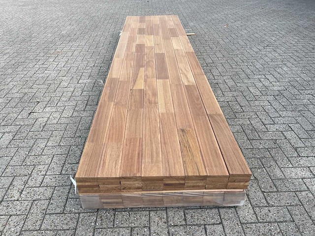 Guyana teak vlonderplanken gevingerlast 4000x120x21mm (69x) - afbeelding 1 van  3