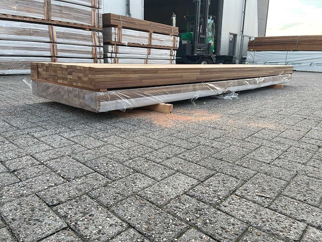 Guyana teak vlonderplanken gevingerlast 4000x70x21mm (84x) - afbeelding 2 van  3