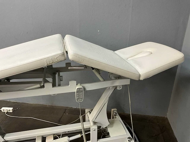 Gymna - trioplus - luxe elektrisch verstelbare behandelbank / therapietafel - afbeelding 6 van  13