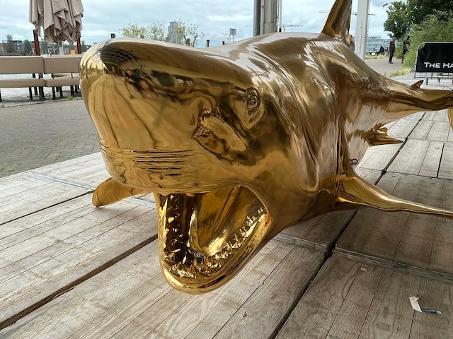 Haaien sculptuur ca. 320x180x115 cm - afbeelding 1 van  1