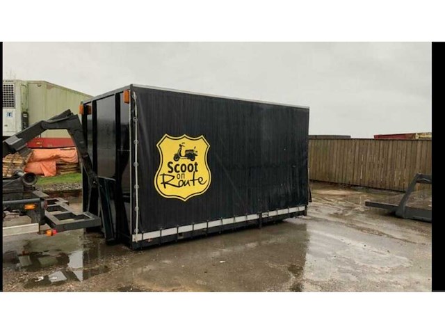 Haakarm container dicht met zeilen - container - afbeelding 2 van  4