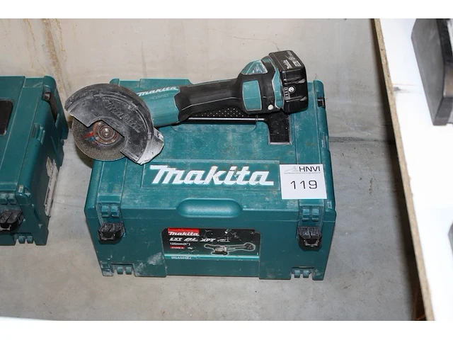 Haakse accu slijptol makita dga504 met accu en kunststoffen koffer - afbeelding 1 van  2