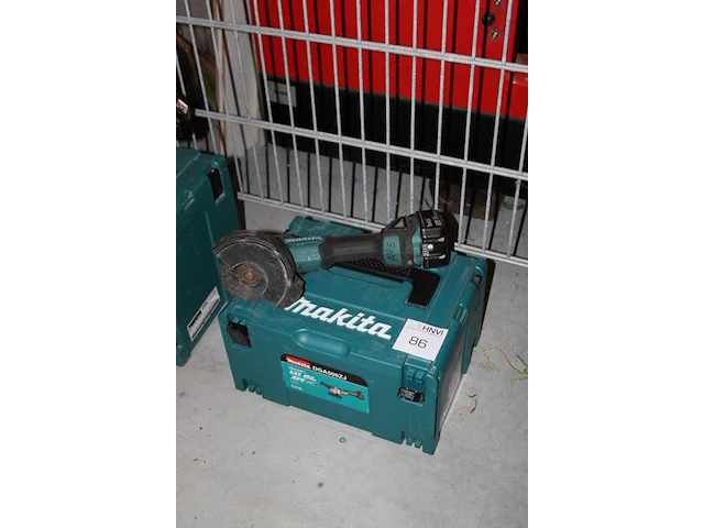 Haakse accu slijptol makita dga506zj met accu en kunststoffen koffer - afbeelding 2 van  2