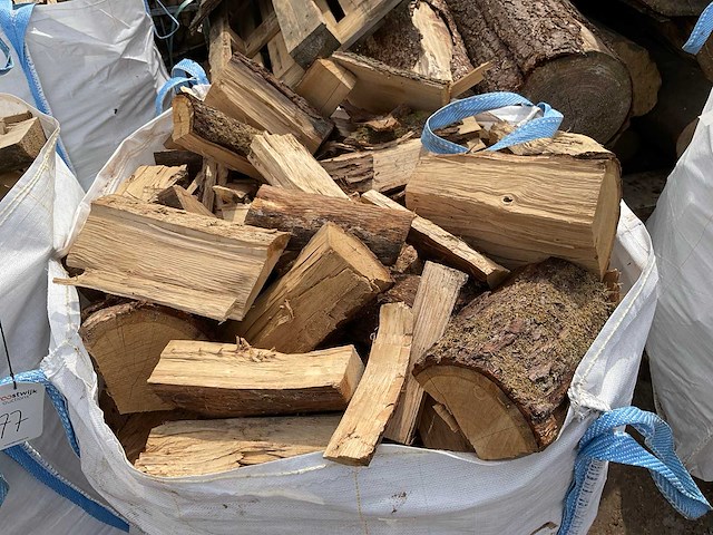 Haardhout gekloofd eiken in big bag ca 0,9 m³ - afbeelding 2 van  2