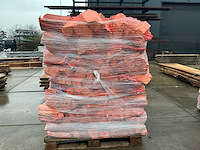 Haardhout in net (63x) - afbeelding 2 van  6