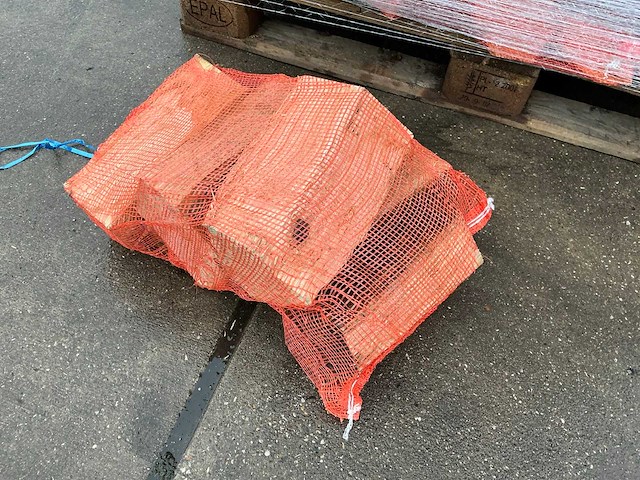 Haardhout in net (63x) - afbeelding 5 van  6