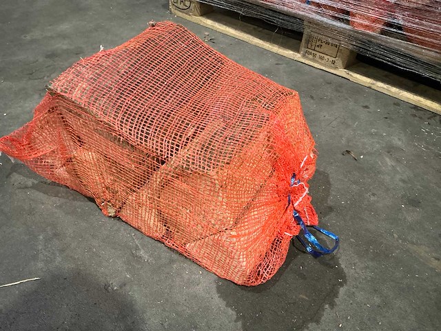 Haardhout in net - afbeelding 5 van  8