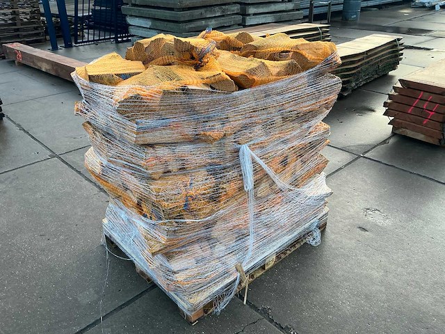 Haardhout in net - afbeelding 6 van  9