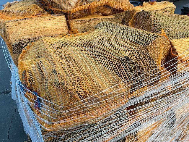 Haardhout in net - afbeelding 4 van  4