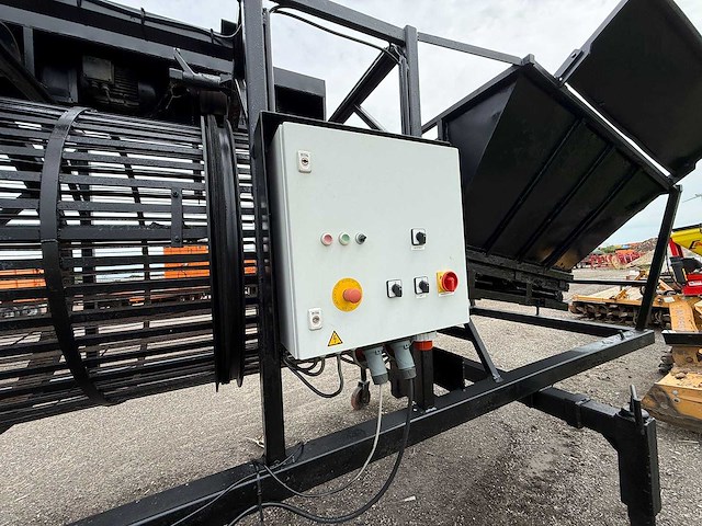 Haardhout zeef met aanhanger - afbeelding 6 van  6