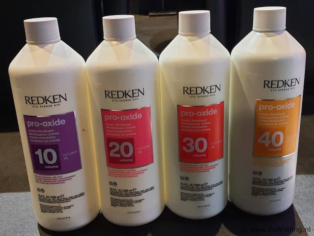 Haarverzorgingsproducten o.a. redken pro-oxide crème ontwikkelaar - afbeelding 1 van  5