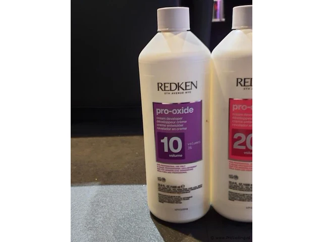 Haarverzorgingsproducten o.a. redken pro-oxide crème ontwikkelaar - afbeelding 2 van  5