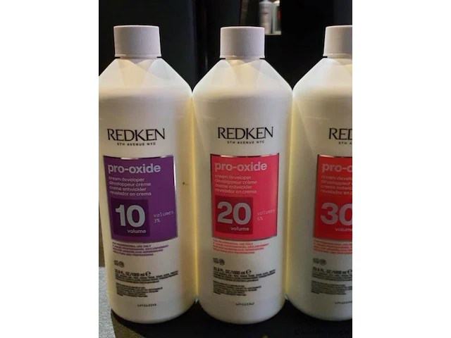 Haarverzorgingsproducten o.a. redken pro-oxide crème ontwikkelaar - afbeelding 3 van  5