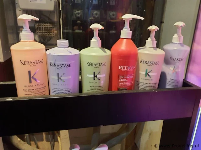 Haarverzoringsproducten o.a. kérastase résistance shampoo bain extentioniste - afbeelding 3 van  4