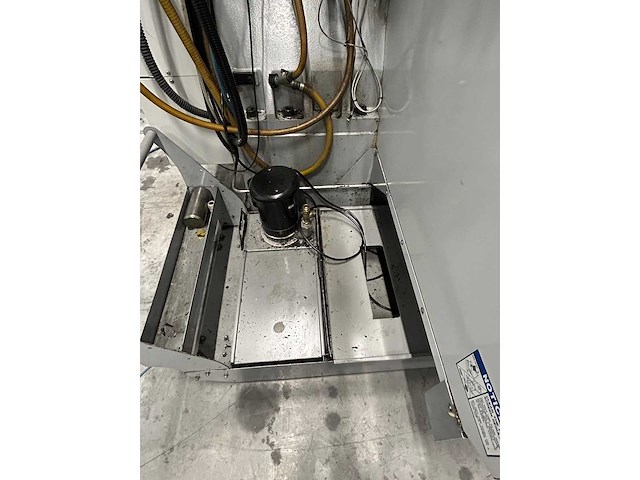 Haas - 2006 - super vf 3sshe - cnc verticaal bewerkingscentrum - afbeelding 15 van  16