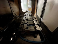 Haas + kawasaki - 2007 - vf-3dhe - verticale machinecentra + laad- ontlaadrobot - afbeelding 2 van  21