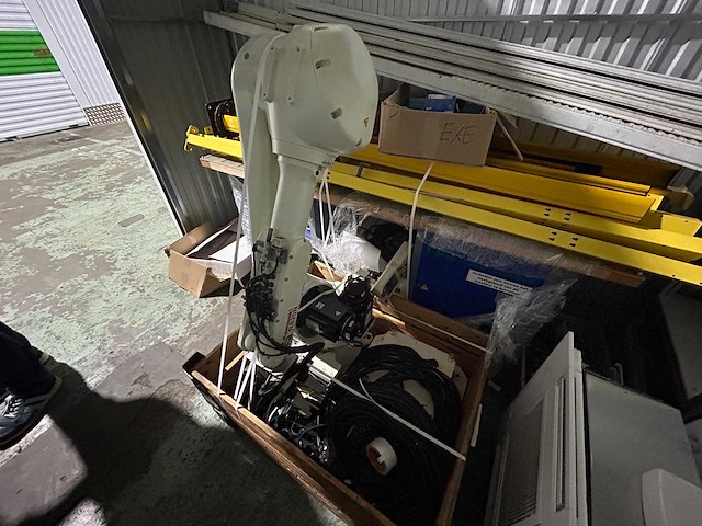 Haas + kawasaki - 2007 - vf-3dhe - verticale machinecentra + laad- ontlaadrobot - afbeelding 7 van  24
