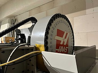 Haas + kawasaki - 2007 - vf-3dhe - verticale machinecentra + laad- ontlaadrobot - afbeelding 1 van  24