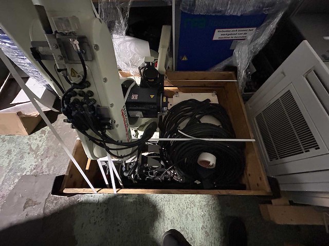 Haas + kawasaki - 2007 - vf-3dhe - verticale machinecentra + laad- ontlaadrobot - afbeelding 14 van  24