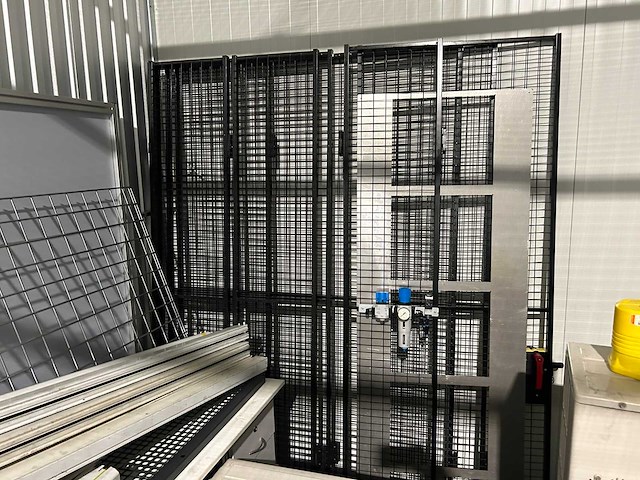 Haas + kawasaki - 2007 - vf-3dhe - verticale machinecentra + laad- ontlaadrobot - afbeelding 15 van  24
