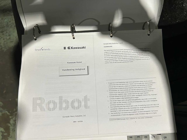 Haas + kawasaki - 2007 - vf-3dhe - verticale machinecentra + laad- ontlaadrobot - afbeelding 17 van  24