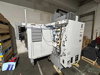 Haas + kawasaki - 2007 - vf-3dhe - verticale machinecentra + laad- ontlaadrobot - afbeelding 12 van  24
