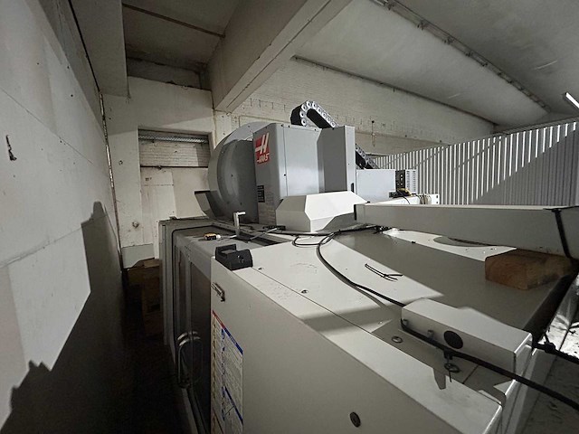 Haas + kawasaki - 2007 - vf-3dhe - verticale machinecentra + laad- ontlaadrobot - afbeelding 20 van  24