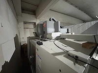 Haas + kawasaki - 2007 - vf-3dhe - verticale machinecentra + laad- ontlaadrobot - afbeelding 23 van  24