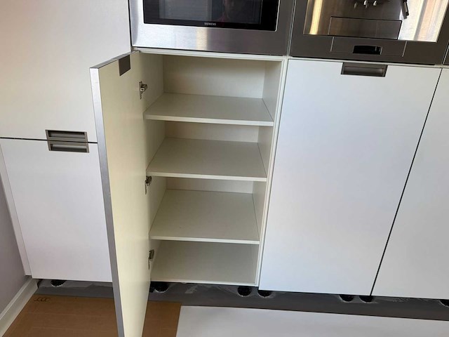 Häcker - keuken met aeg/siemens apparatuur - afbeelding 15 van  32