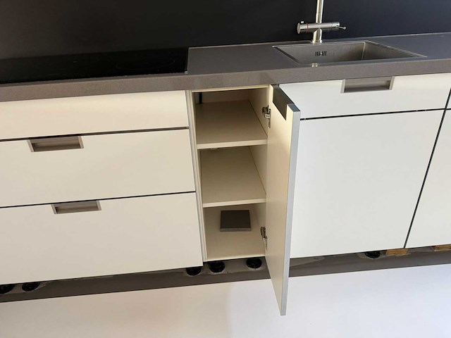 Häcker - keuken met aeg/siemens apparatuur - afbeelding 4 van  32