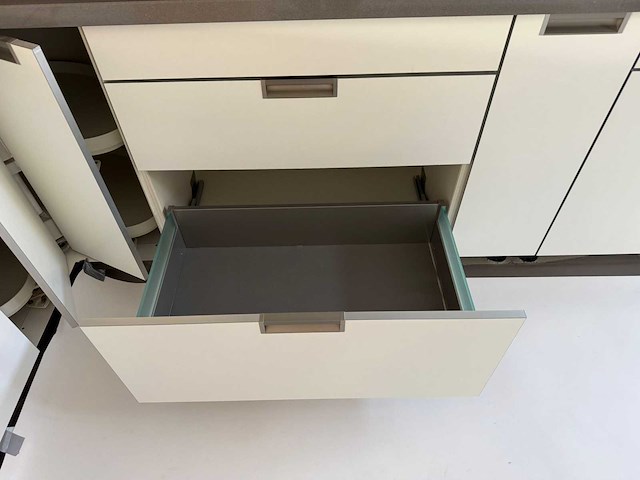 Häcker - keuken met aeg/siemens apparatuur - afbeelding 22 van  32