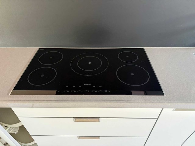 Häcker - keuken met aeg/siemens apparatuur - afbeelding 5 van  32