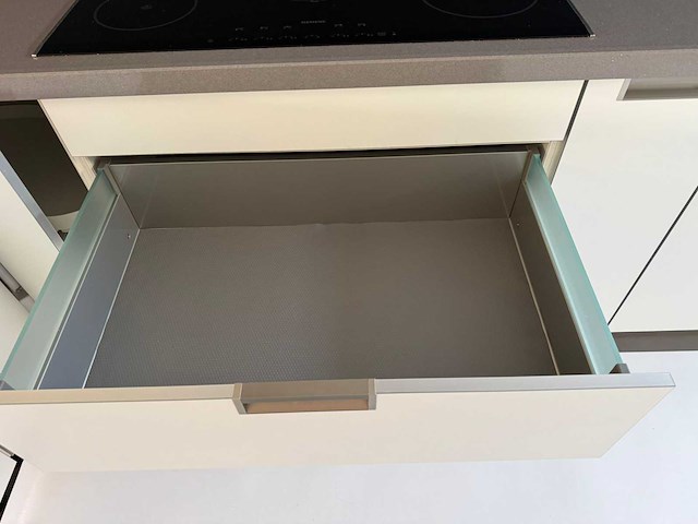 Häcker - keuken met aeg/siemens apparatuur - afbeelding 6 van  32